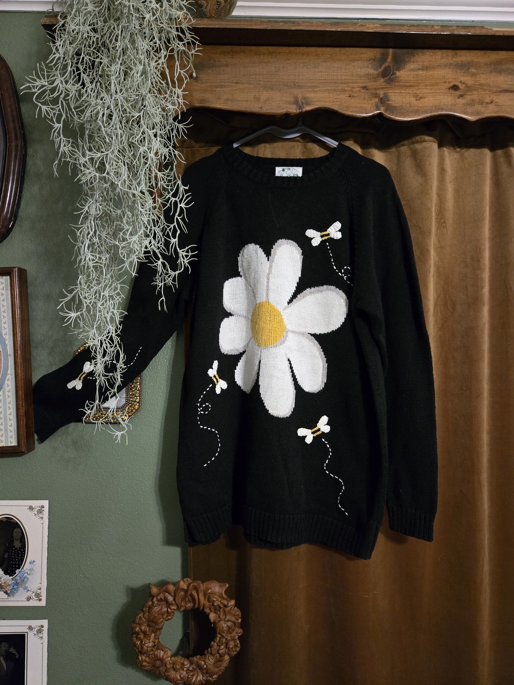 Quacker Factory Black Sweater with White Daisy and Yellow Center